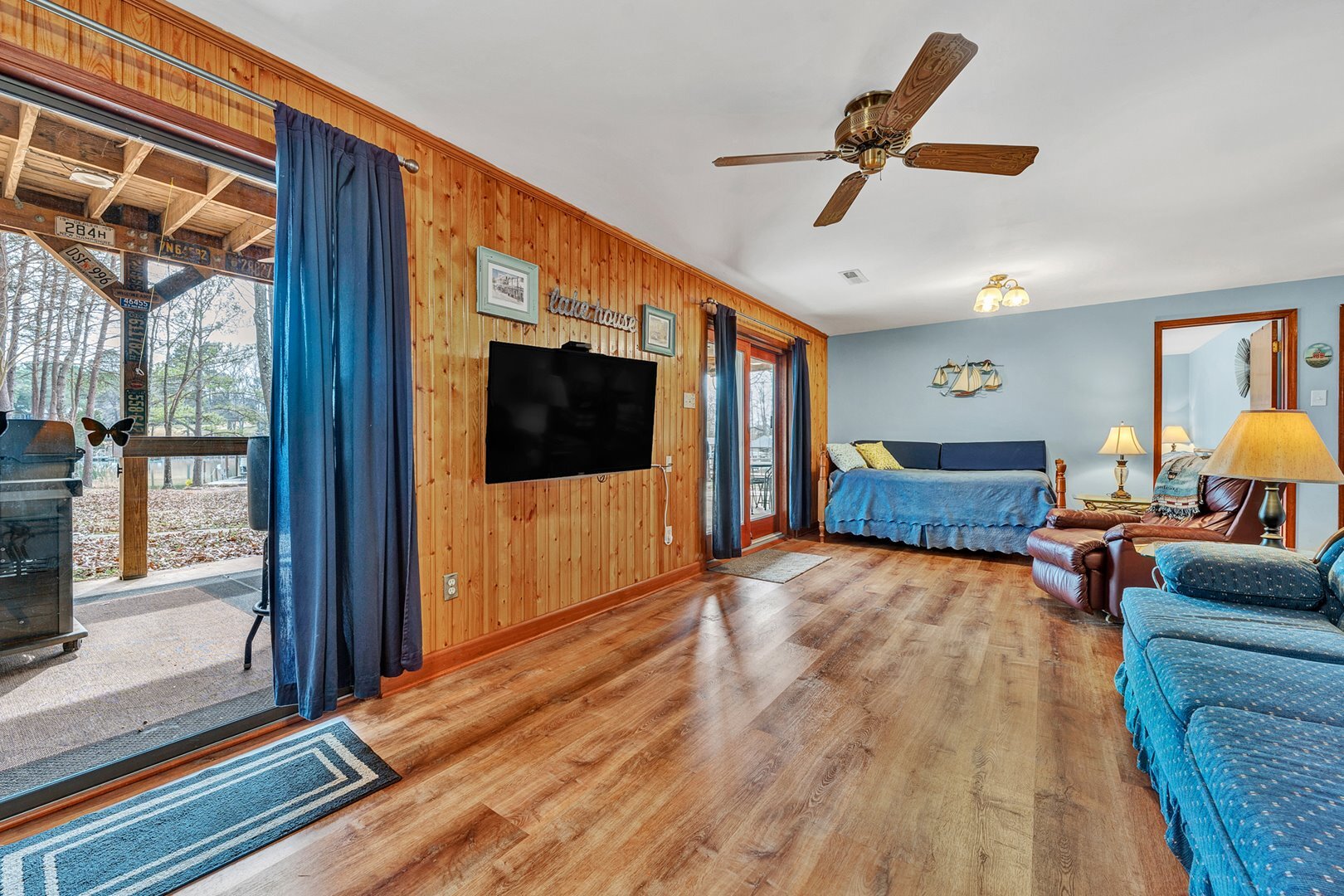 Fox's Den | 3BR Vacation Rental in Huddleston, VA | Lake Retreat